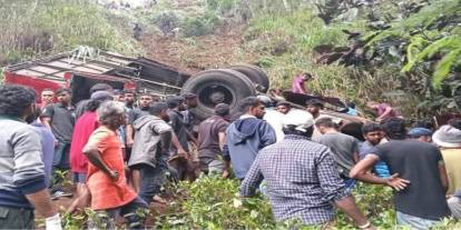 Sri Lanka'da yolcu otobüsü uçurumdan yuvarlandı: 21 ölü 14 yaralı