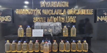 Aracın yakıt deposunda 93 litre sıvı uyuşturucu ele geçirildi