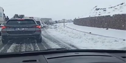 Bingöl-Erzurum yolunda mayıs  ayında kar yağışı