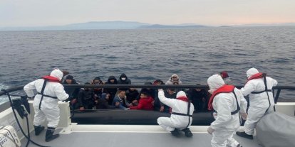 Yunanistan unsurlarının geri ittiği düzensiz göçmenler kurtarıldı