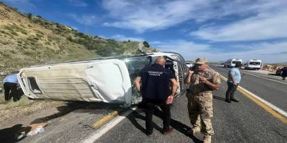 Elazığ'da minibüs devrildi: 3’ü ağır 7 yaralı