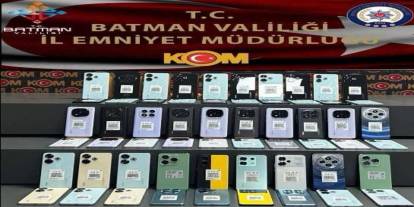 Batman'da Durdurulan Araçtaki Kaçak Cep Telefonlarına El Konuldu