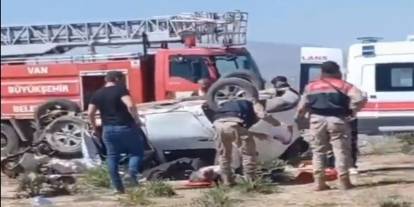 Van'da iki araç kafa kafaya çarpıştı: 4 ölü 2 yaralı