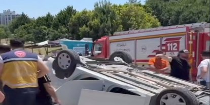 Adana'da otomobil takla attı: 2 yaralı