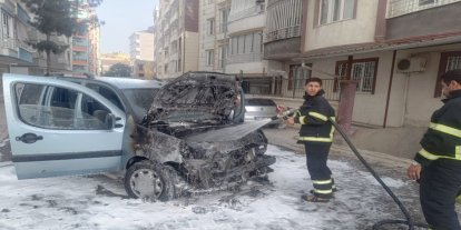 Siirt’te park halindeki LPG'li araç alev aldı