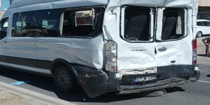 Mardin’de tır minibüse arkadan çarptı: 4 yaralı