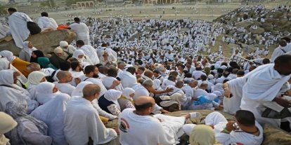 Hacılar Arife gününe hazır: 1,5 milyon kişi Arafat'a doğru yola çıktı