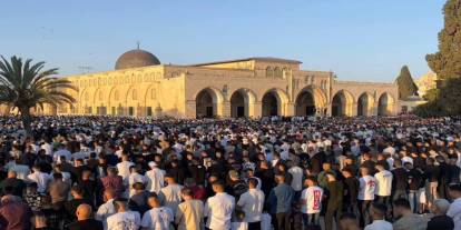 On binlerce kişi Bayram Namazını Mescid-i Aksa'da kıldı
