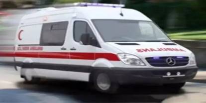 Ticari araç ile otomobil çarpıştı: 5 yaralı
