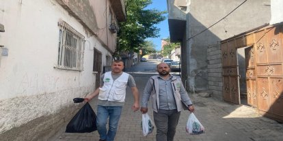 Kahramanmaraş Umut Kervanı muhtaç ailelere kurban eti ulaştırdı