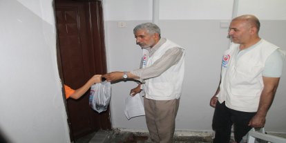 Yetimler Vakfı kurban etlerini Diyarbakır'daki yetim ailelere ulaştırıyor
