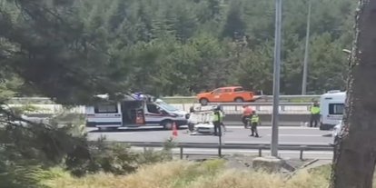 Pozantı Otoyolu'nda kaza: Takla atan araçtaki 3 kişi yaralandı