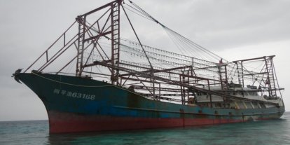 Çin bandıralı balıkçı gemisi Filipinler'de karaya oturdu