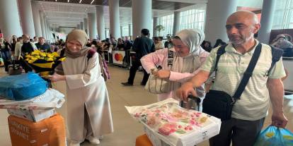 İlk hac kafilesi İstanbul'da sevinçle karşılandı