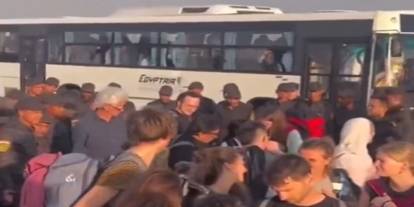 Mısır, Gazze için düzenlenen "küresel yürüyüşe" katılan yabancıların onlarcasını sınır dışı etti