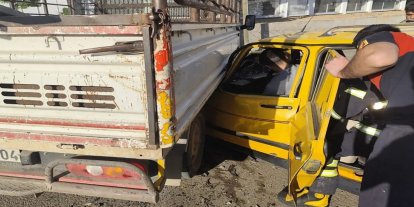 Otomobil transitin altına girdi, genç sürücü yaralandı