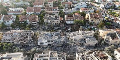 Bat Yam'da 88 bina İran füzeleriyle hasar gördü
