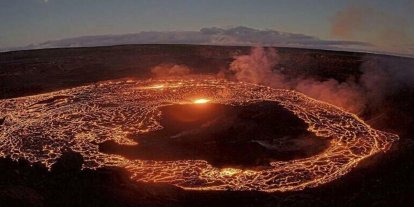 Hawaii'de Kilauea Yanardağı lav püskürttü