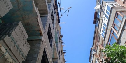 Diyarbakır'da inşaattan düşen işçi vefat etti