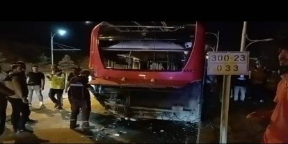 Beton mikseri ile trambüs çarpıştı: 4 yaralı