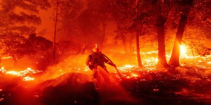 California alevlere teslim: 52 bin dönüm küle döndü