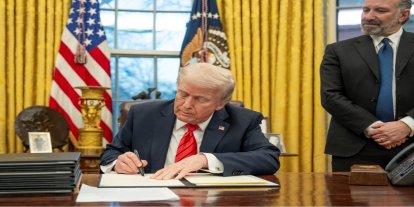 Trump, Rusya'ya karşı yeni yaptırımları kabul etmeyi düşündüğünü söyledi