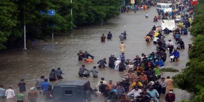 Pakistan'da muson yağışları sele yol açtı: 98 ölü