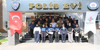 Vali Canalp, emniyet personelini ödüllendirdi