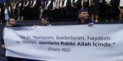 İTÜ mezuniyet töreninde açılan ayet "laiklik" sloganlarıyla engellenmek istendi