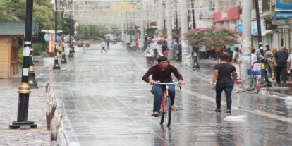 Kuzey ve doğuda sağanak uyarısı: Sıcaklıklar mevsim normallerinin üzerinde