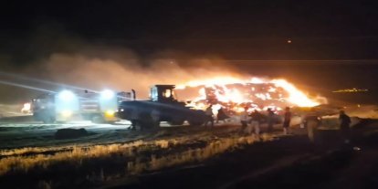 Siirt’te sıcak havanın etkisiyle samanlar alev aldı