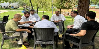 Ramanlı'dan vatandaşlarla çay sohbeti