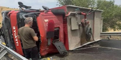 Diyarbakır’da itfaiye aracı devrildi: 1 ölü, 2 yaralı