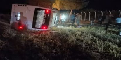 Şanlıurfa'da işçileri taşıyan servis aracı kaza yaptı: 15 yaralı