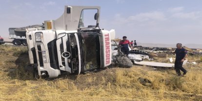 Mardin’de devrilen tır’ın sürücüsü yaralandı