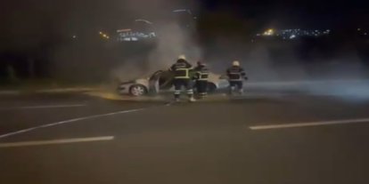 Şanlıurfa'da seyir halindeki otomobilde yangın paniği