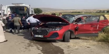 Elazığ'da takla atan otomobilde 2 kişi yaralandı