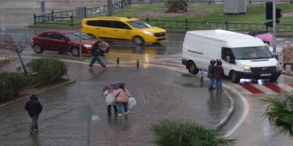 Meteoroloji'den sağanak ve fırtına uyarısı