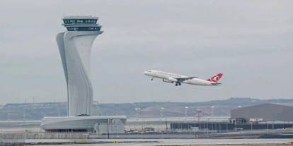 Bakan Uraloğlu: İstanbul ve Antalya havalimanları rekor kırdı