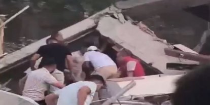 Balıkesir'deki deprem nedeniyle bazı binalar yıkıldı