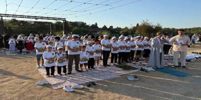 İzmir'de "Hayat Namazla Güzeldir" etkinliği çocukların coşkulu yürüyüşüyle başladı