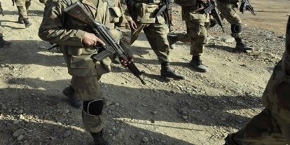 Pakistan'da askeri araca saldırı: Bir ölü 5 yaralı