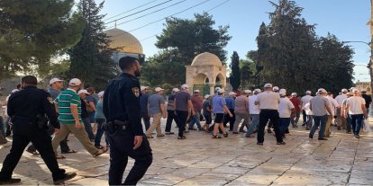 İşgalci çeteler, yakılmasının yıldönümünde Mescid-i Aksa'ya baskın düzenledi