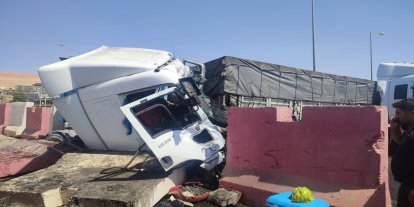 Çarpışan 2 tırın sürücüsü kardeş çıktı: 1 ölü 1 yaralı