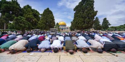 Mescid-i Aksa'da 45 bin kişi Cuma namazını kıldı