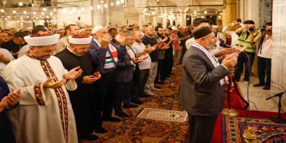 Fatih Camii'nde binler Gazze için duaya durdu