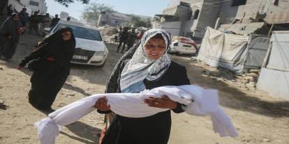 Siyonist rejim Gazze'ye saldırdı: Aralarında yardım bekleyenlerin de olduğu 30 şehit