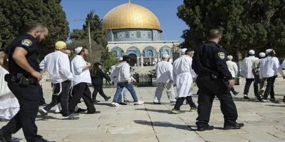 Siyonistler Mescid-i Aksa'ya yine baskın düzenledi