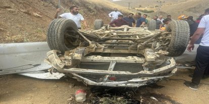 Hakkari'de pikap şarampole devrildi: 2 ölü, 1 ağır yaralı