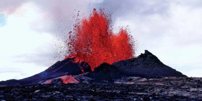 Hawaii’de Kilauea Yanardağı yeniden lav püskürttü